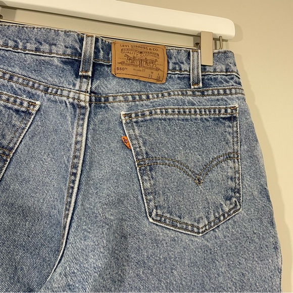 Vintage Levi’s 550 High Waist Waist fit Jeans - Picture 4 of 9